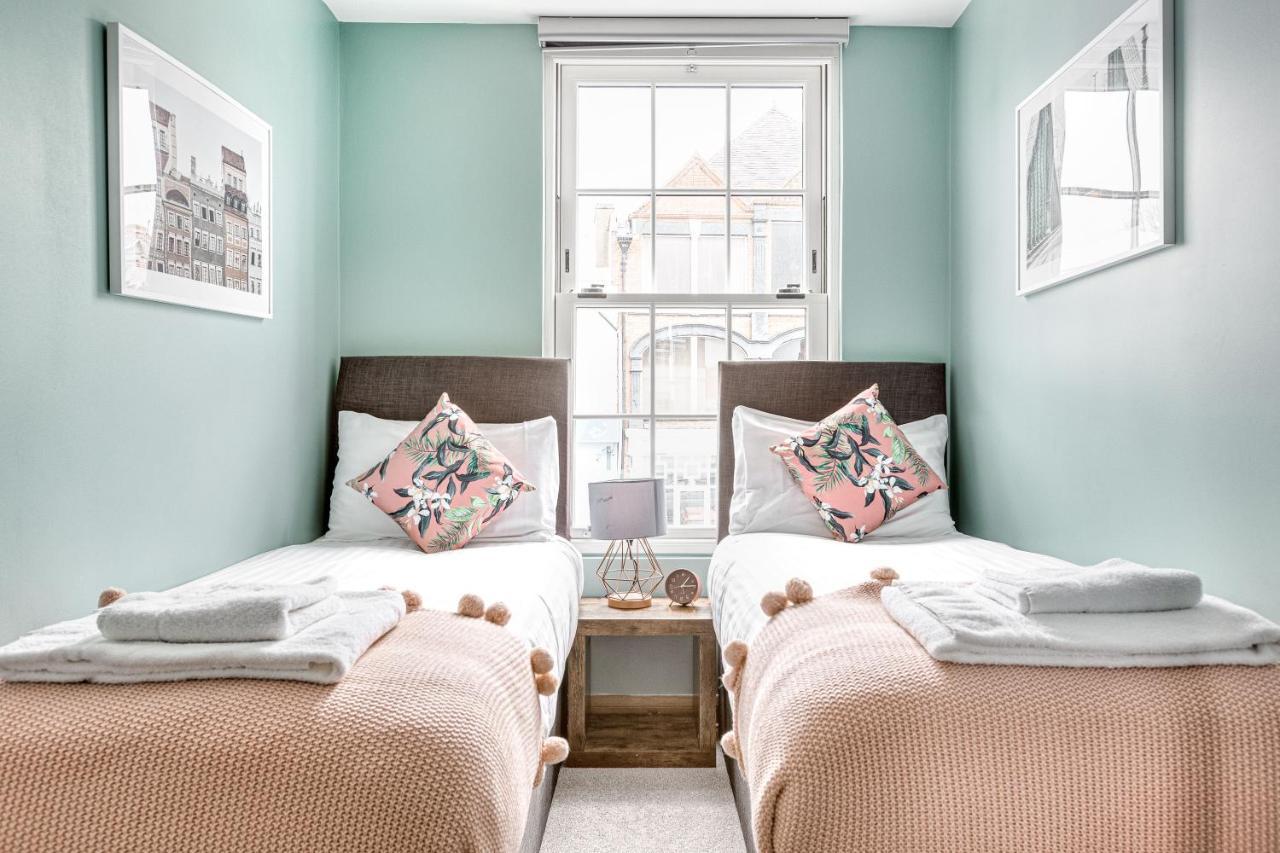Homely 2 Beds Apt Up To 5 Guests-Wifi By Tent Serviced Apartments Чертси Экстерьер фото